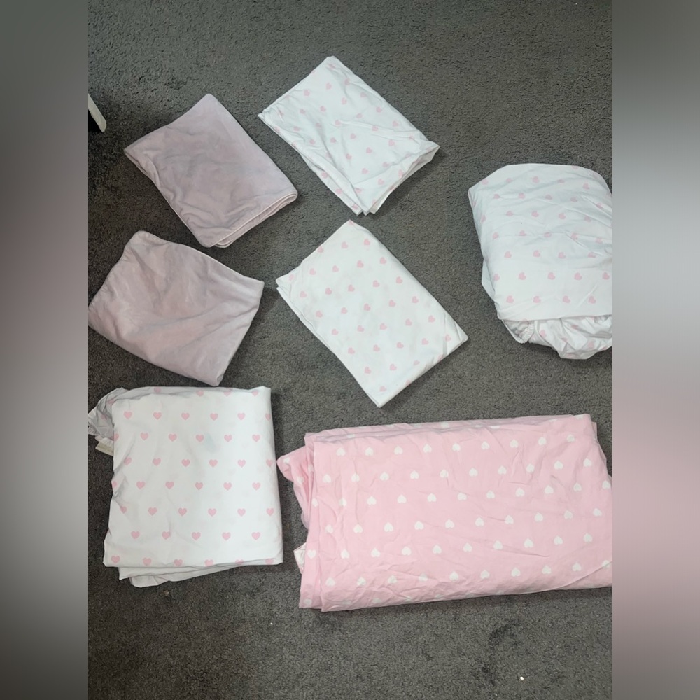Pottery barn kids, 7 piece bed set girls/ toddler/ Heart Sheet Set & Pillowcases - Picture 3 of 4